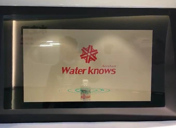 46寸透明顯示屏幕-礦泉水廠展廳