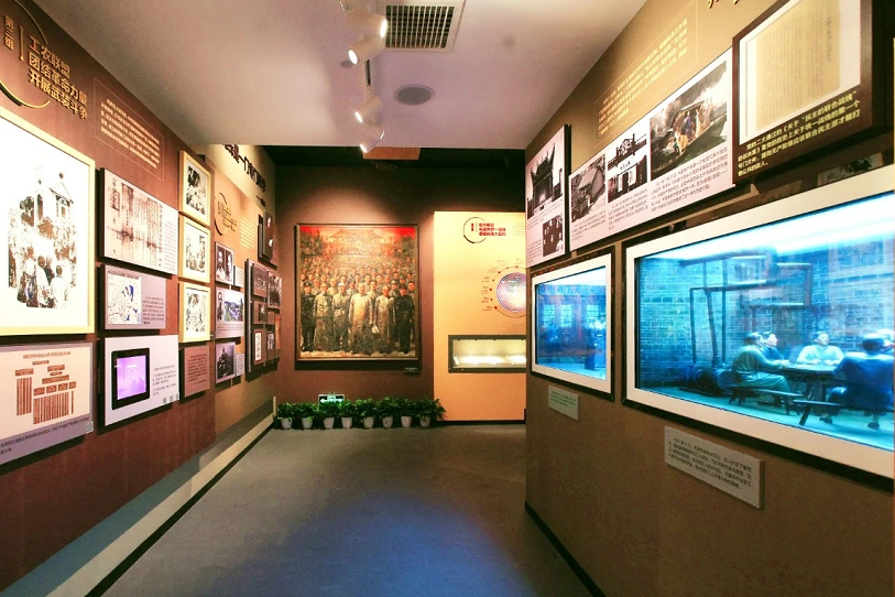 43寸透明屏展示柜-湖南統(tǒng)戰(zhàn)部