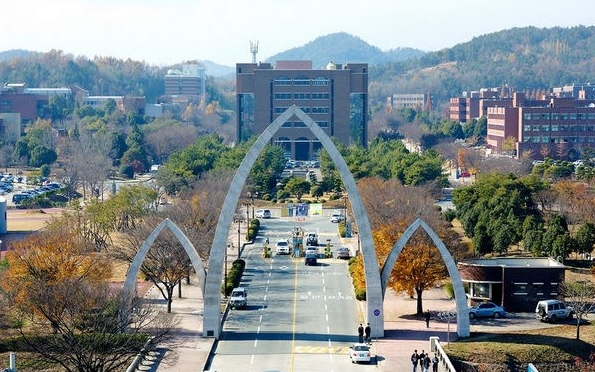 韓國(guó)慶尚國(guó)立大學(xué).png