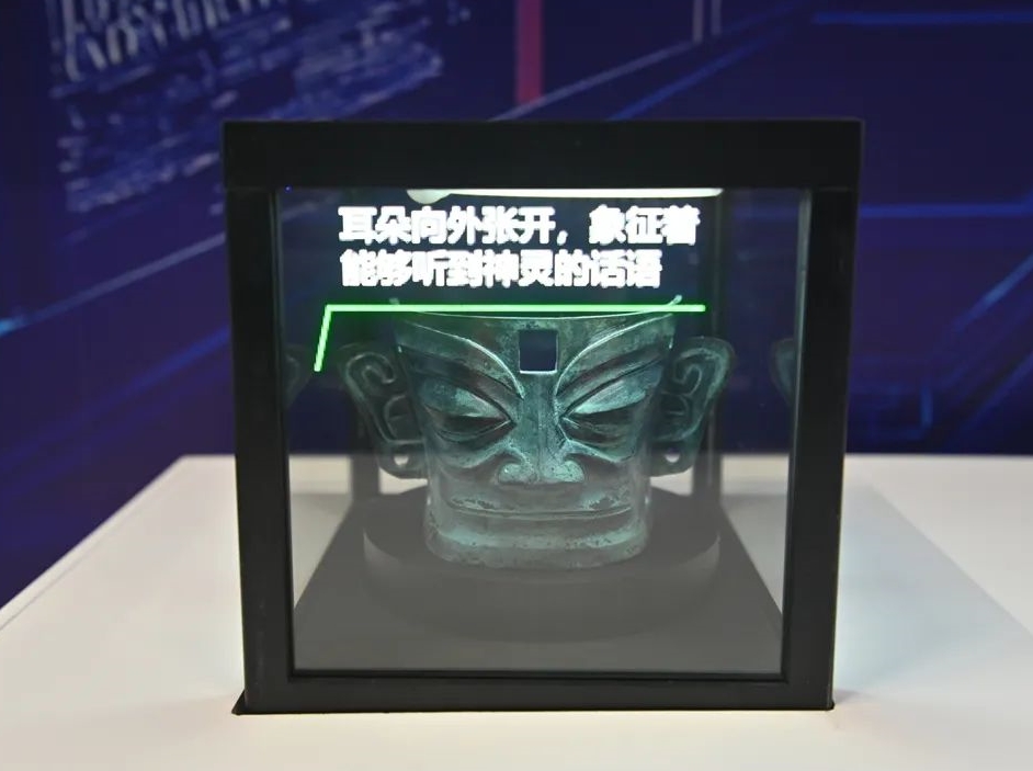 辰顯8.18寸透明MicroLED