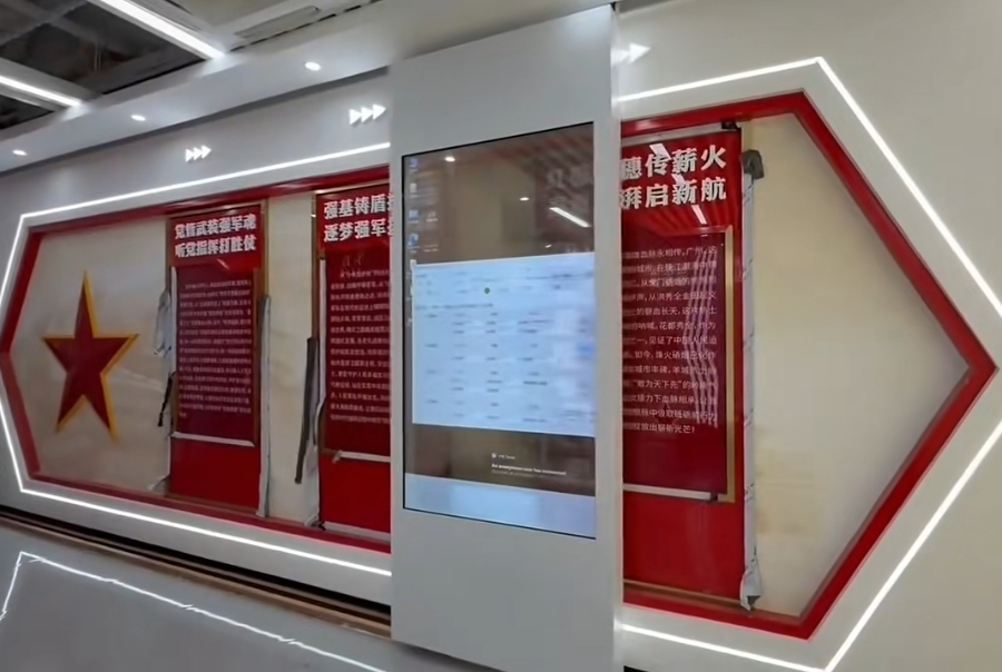 77寸透明oled滑軌屏