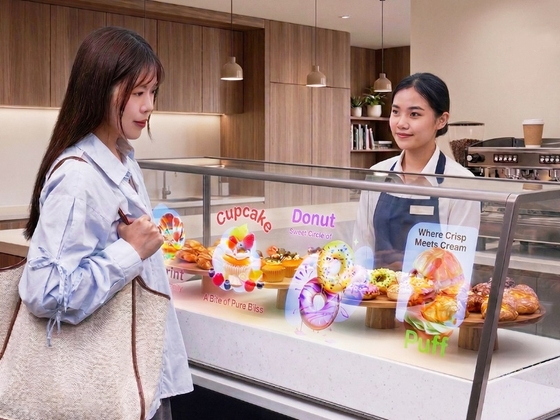 54寸透明MicroLED-甜點(diǎn)店展示櫥窗應(yīng)用